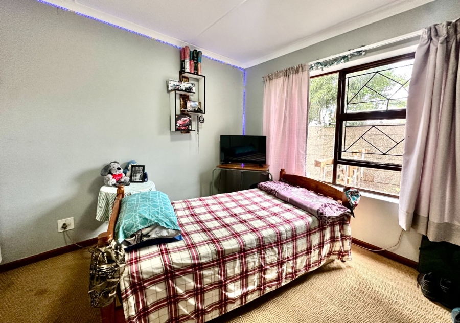 3 Bedroom Property for Sale in Denneoord Western Cape